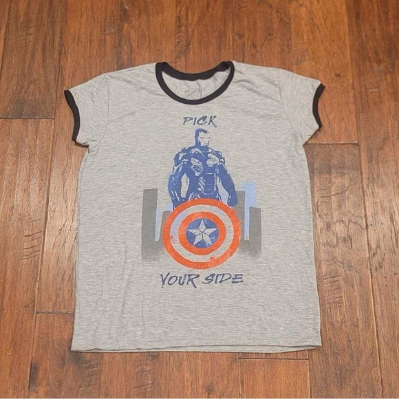 XL Juniors Marvel Tee - Picture 1 of 8